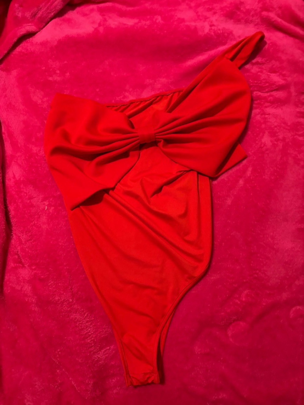 SHEIN Curve Bright Red One-Shoulder Swim Top with Bow